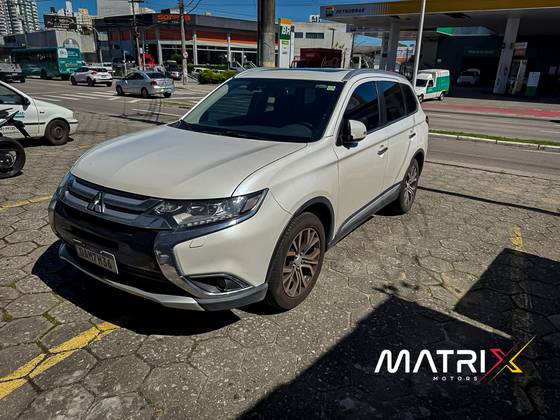 MITSUBISHI OUTLANDER 2.2 4X4 16V DIESEL 4P AUTOMÁTICO